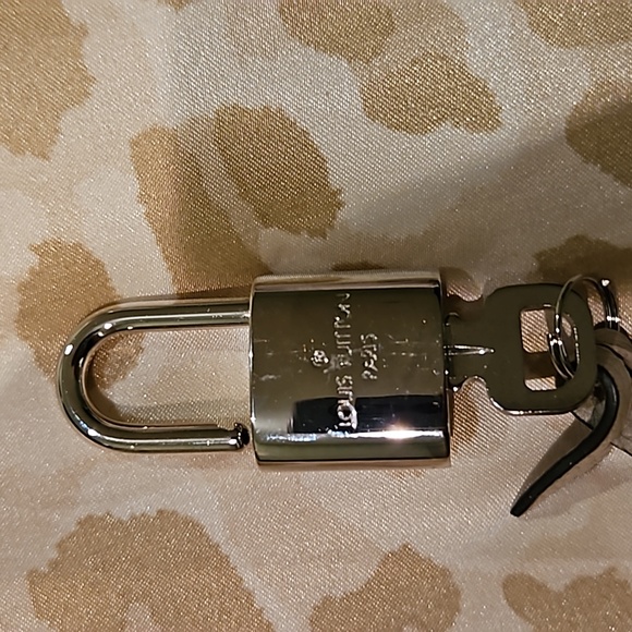Authetic Louis Vuitton Lock,key and clochette - Picture 3 of 7